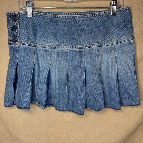Aeropostale Dresses & Skirts - Aeropostale Y2K Blue Denim Pleated Mini Skirt Side Button Distressed Size 7/8